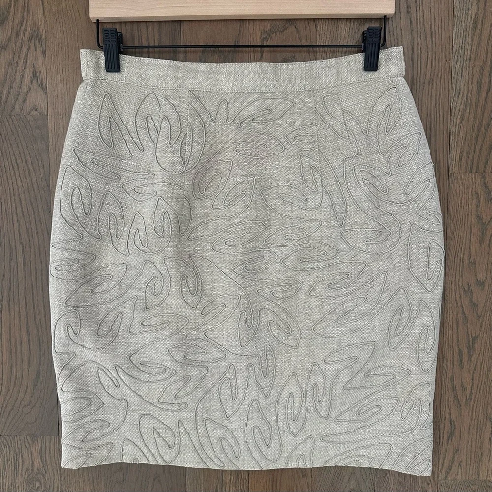 Vintage Carmen Marc Valvo Embroidered Neutral Linen Pencil Skirt in Tan Size 8